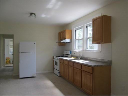134 Ambrose St - Photo 3 of 9