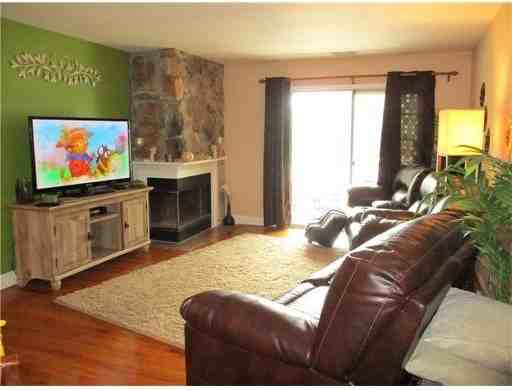 909 Meadow Ct - Photo 3 of 11