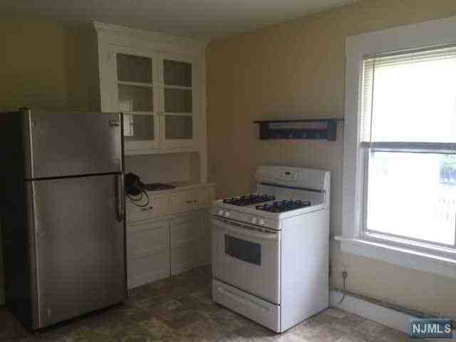 181 Preston St - Photo 3 of 11