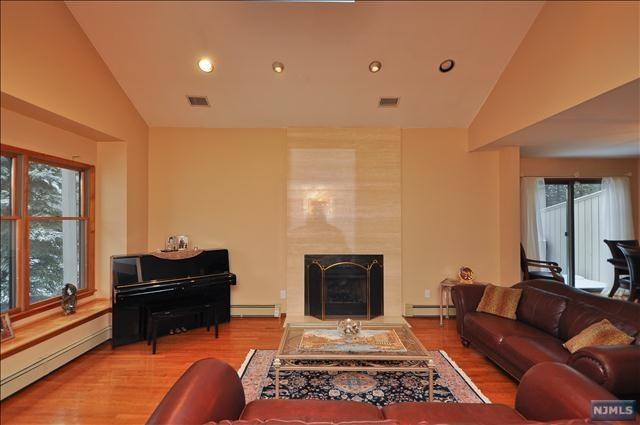 5 Bentley Dr - Photo 3 of 14