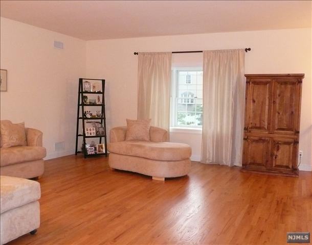 118 Demarest Ave - Photo 3 of 11