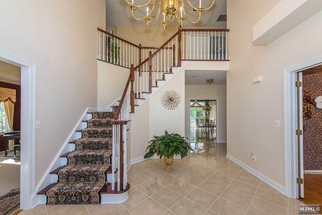 46 Canterbury Rd - Photo 2 of 19