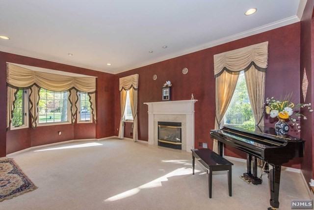 46 Canterbury Rd - Photo 3 of 19