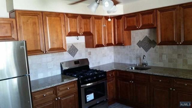 134 Locust Ave - Photo 3 of 11