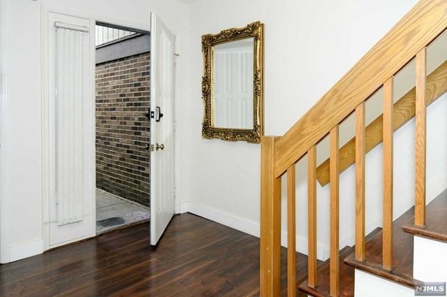 52 Meadowview Ct - Photo 3 of 16