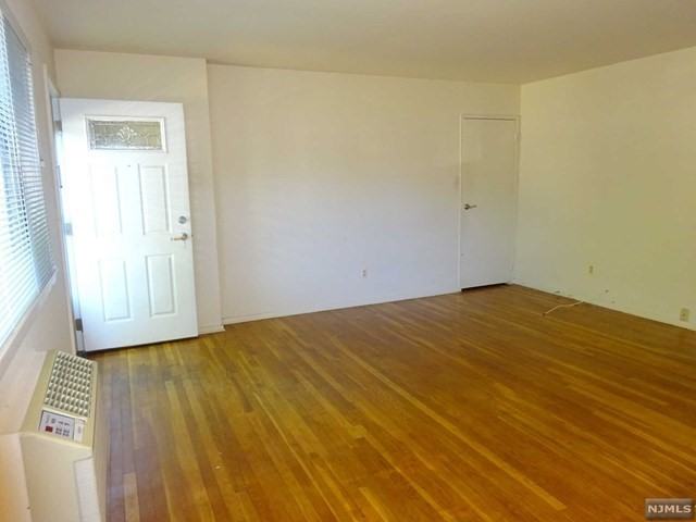 804 Washington Dr - Photo 3 of 10