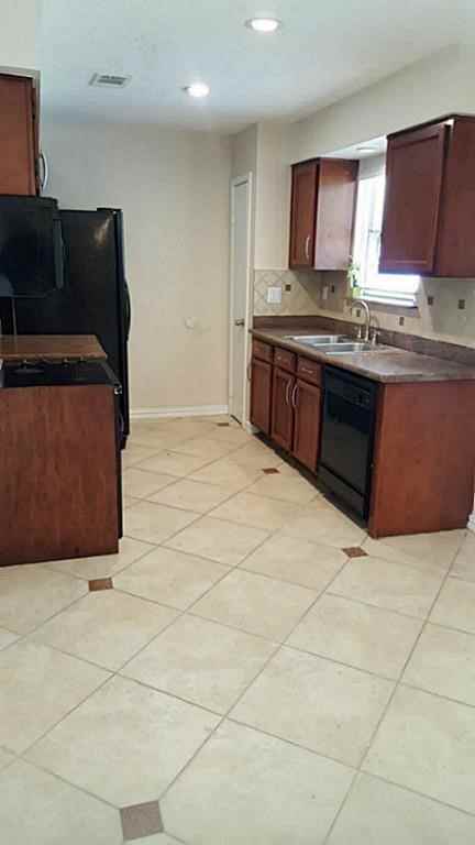 6915 Soledad Dr - Photo 3 of 16