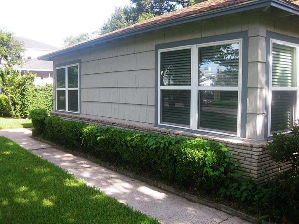 4530 Mimosa Dr - Photo 3 of 19