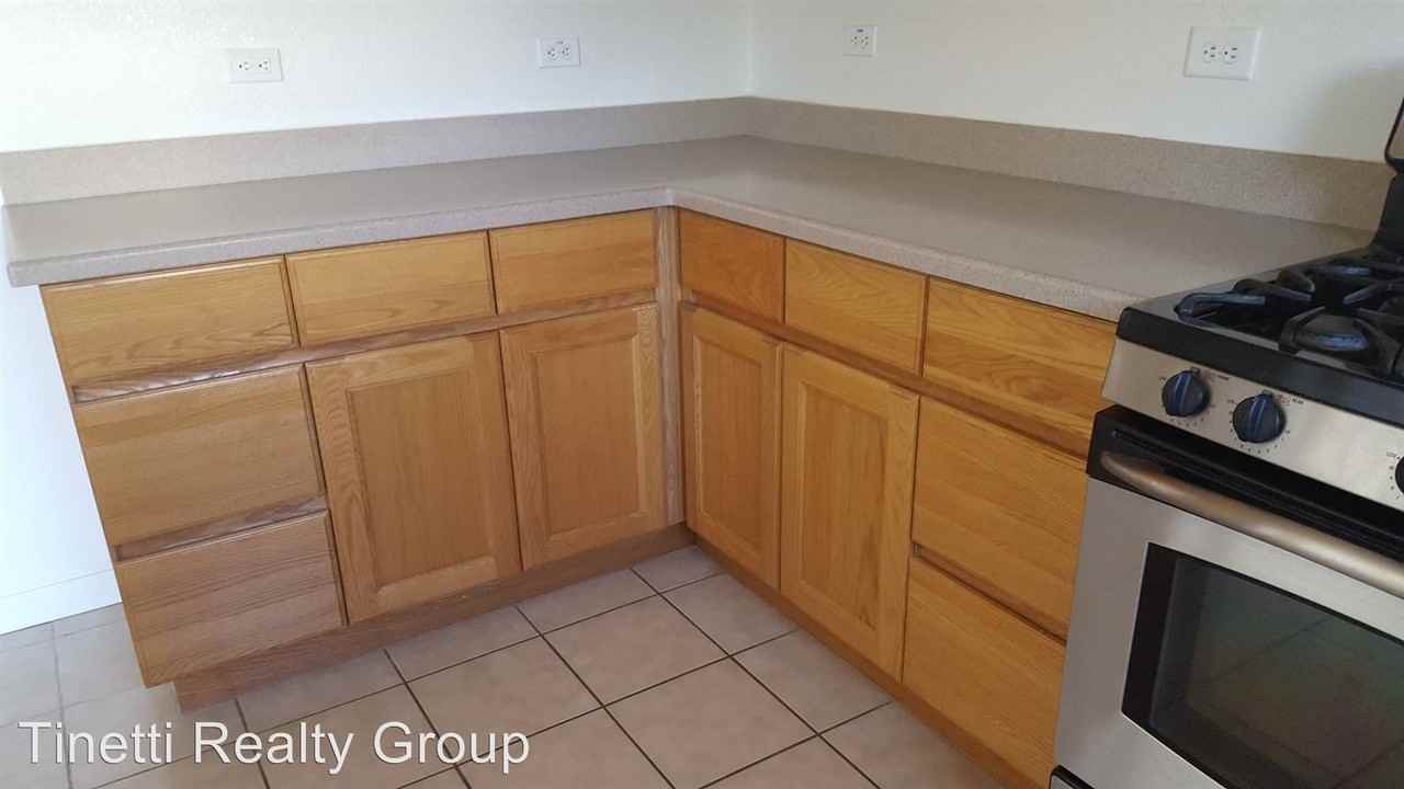455 Beckman Way - Photo 3 of 6