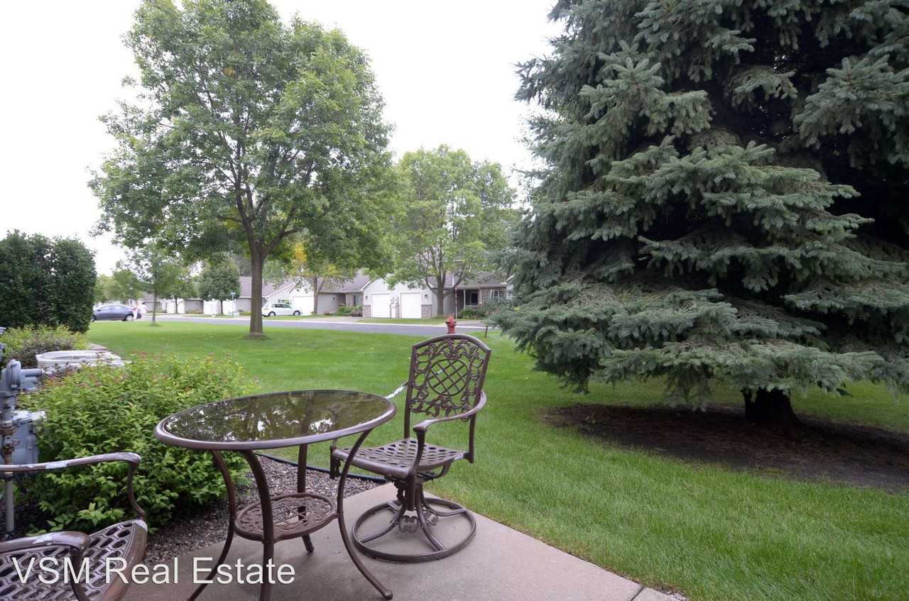 596 Monn Ave - Photo 2 of 15