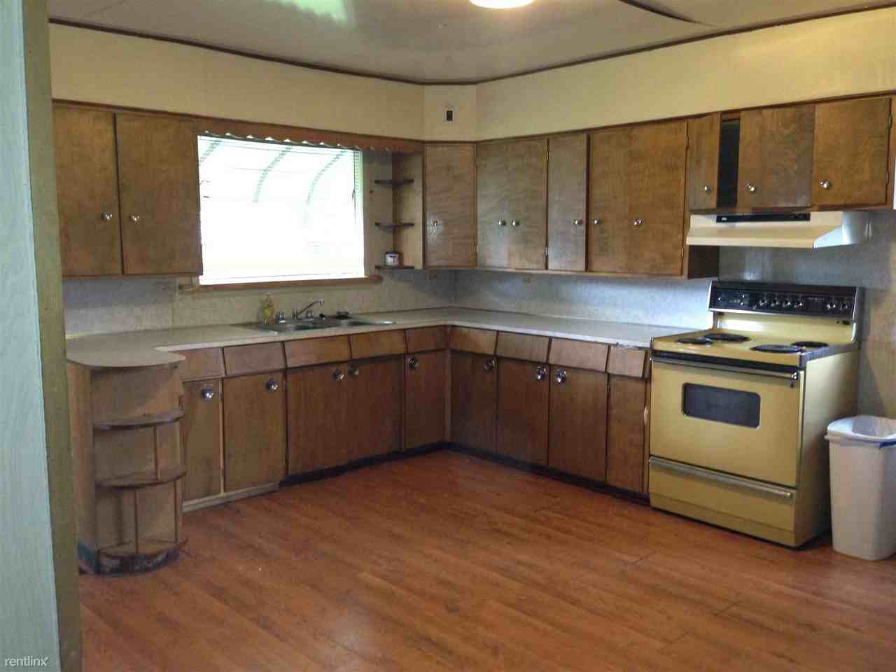 1036 E Washington St - Photo 2 of 10