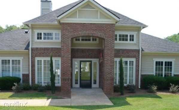 Poplar Place Apartments - Photo 2 of 11