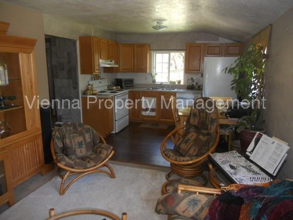 4076 Burnett Rd - Photo 3 of 33