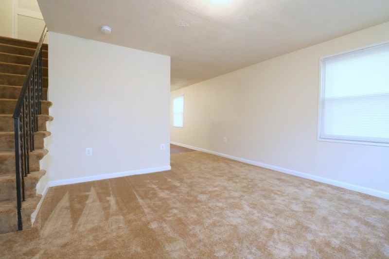 1615 Wentworth Ave - Photo 3 of 10