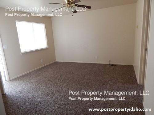 1123 Johnson Ave - Photo 3 of 8