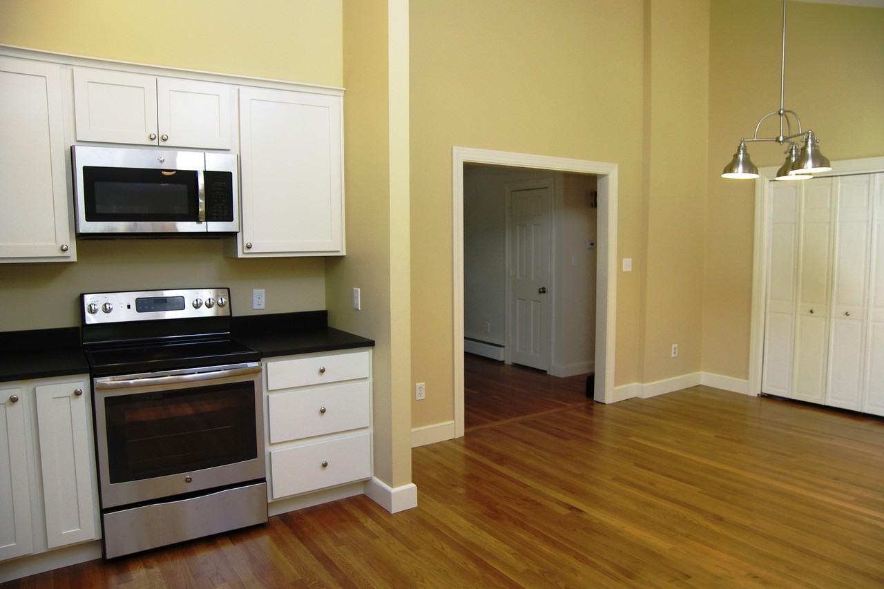 88 Great Rd - Photo 3 of 12