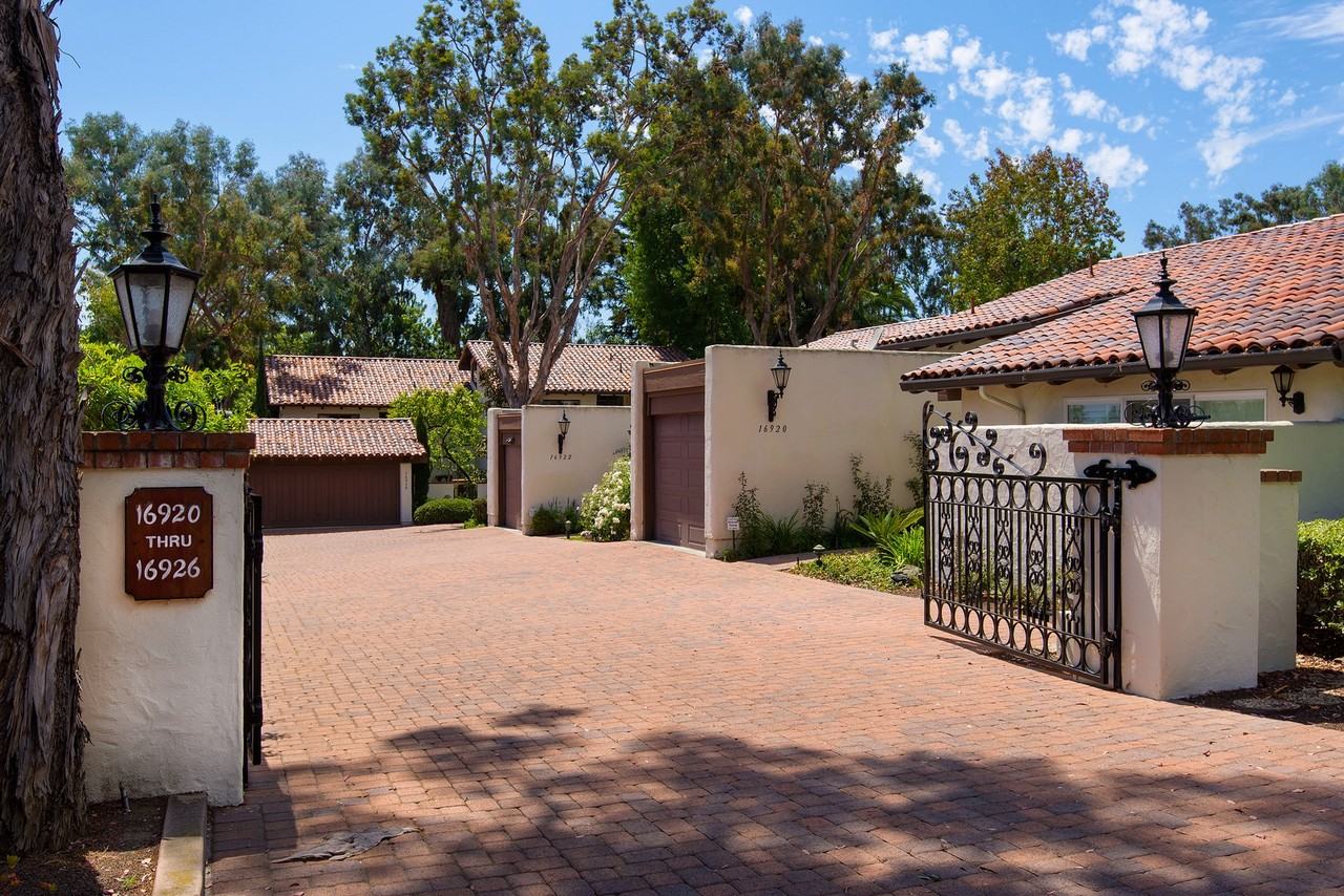 16926 Via De Santa Fe - Photo 2 of 22