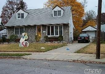 657 Lawrence St - Photo 3 of 6