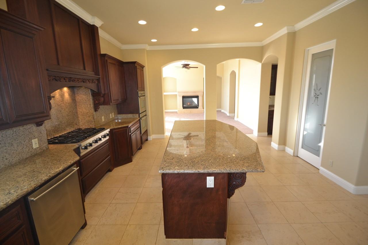 105 Twin Buttes Dr - Photo 3 of 15