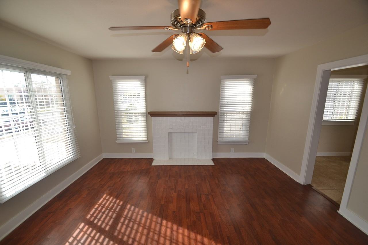 1709 W 70th St - Photo 3 of 7