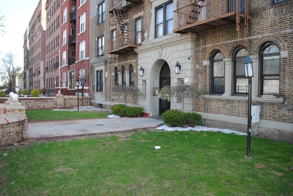 Eastern Parkway ##1C