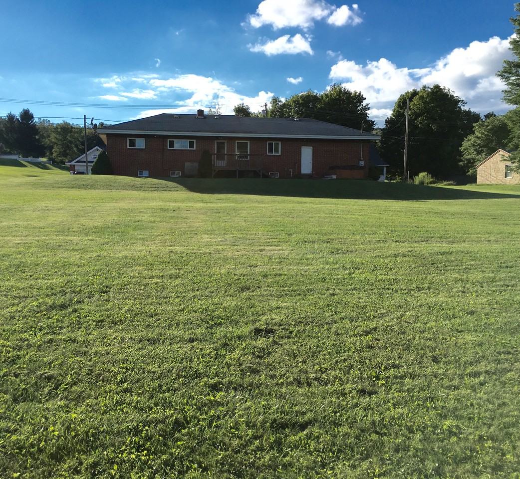 305 S Main St - Photo 2 of 8