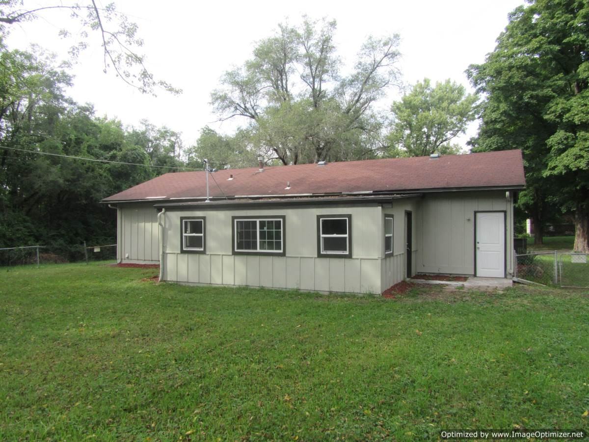6805 E 85th Terrace - Photo 2 of 12