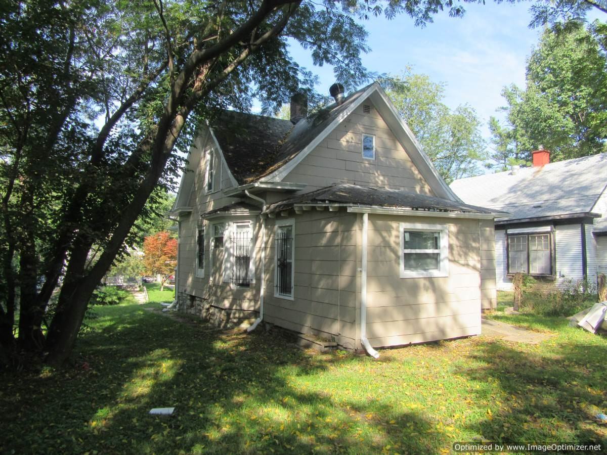 2029 Quincy Ave - Photo 2 of 9