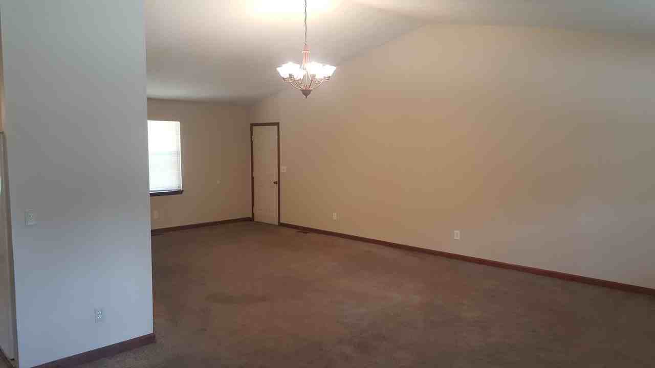 6305 Loret Ridge Ct - Photo 3 of 14