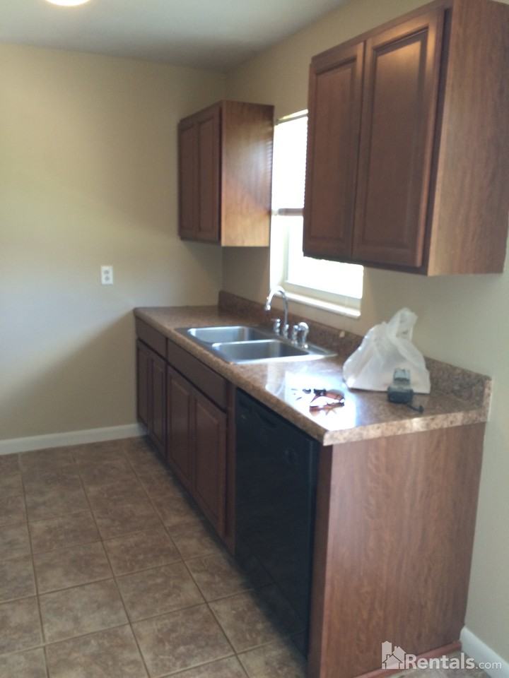 540 Cherokee Ave - Photo 3 of 9