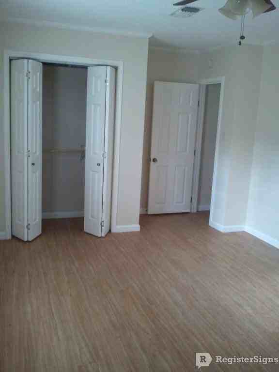 145 E Darby St - Photo 2 of 5