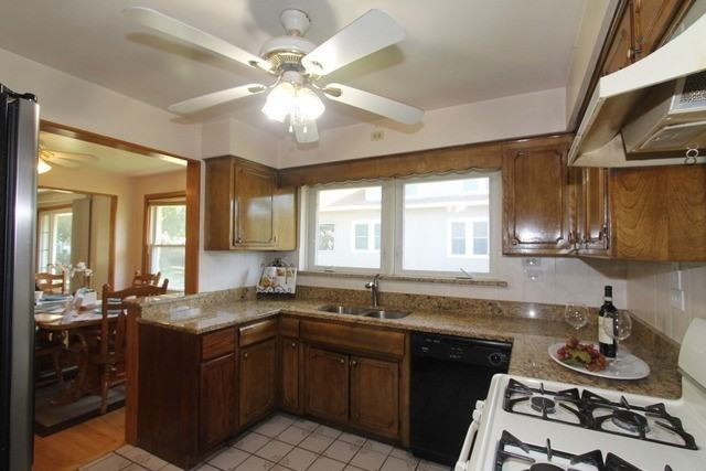 2426 Park Ave - Photo 3 of 14