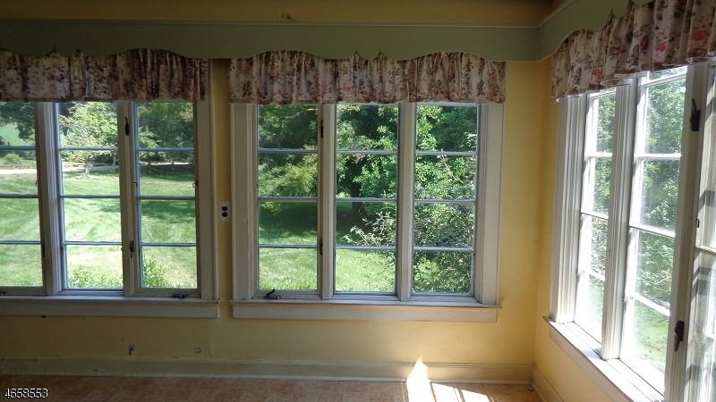 8 Pond View Ln - Photo 3 of 6