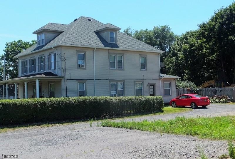 700 Beacon St - Photo 3 of 4