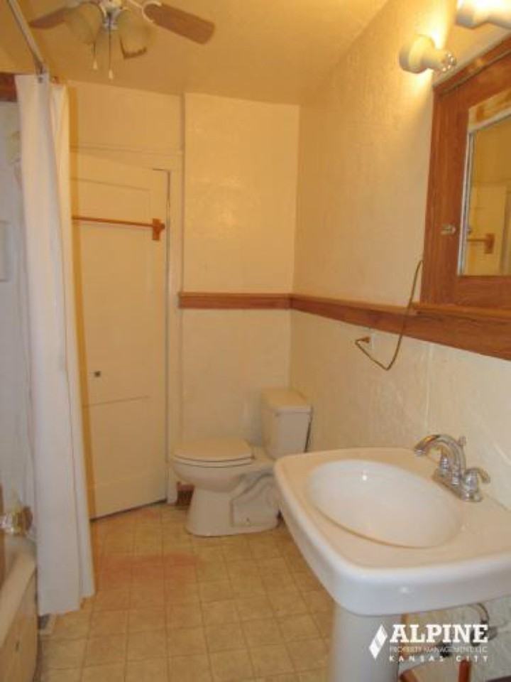 2510 Hardesty Avenue - Photo 2 of 10