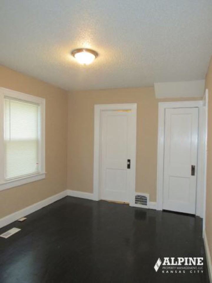 2510 Hardesty Avenue - Photo 3 of 10