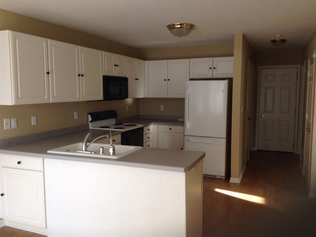 846 Kingston Ct - Photo 3 of 9