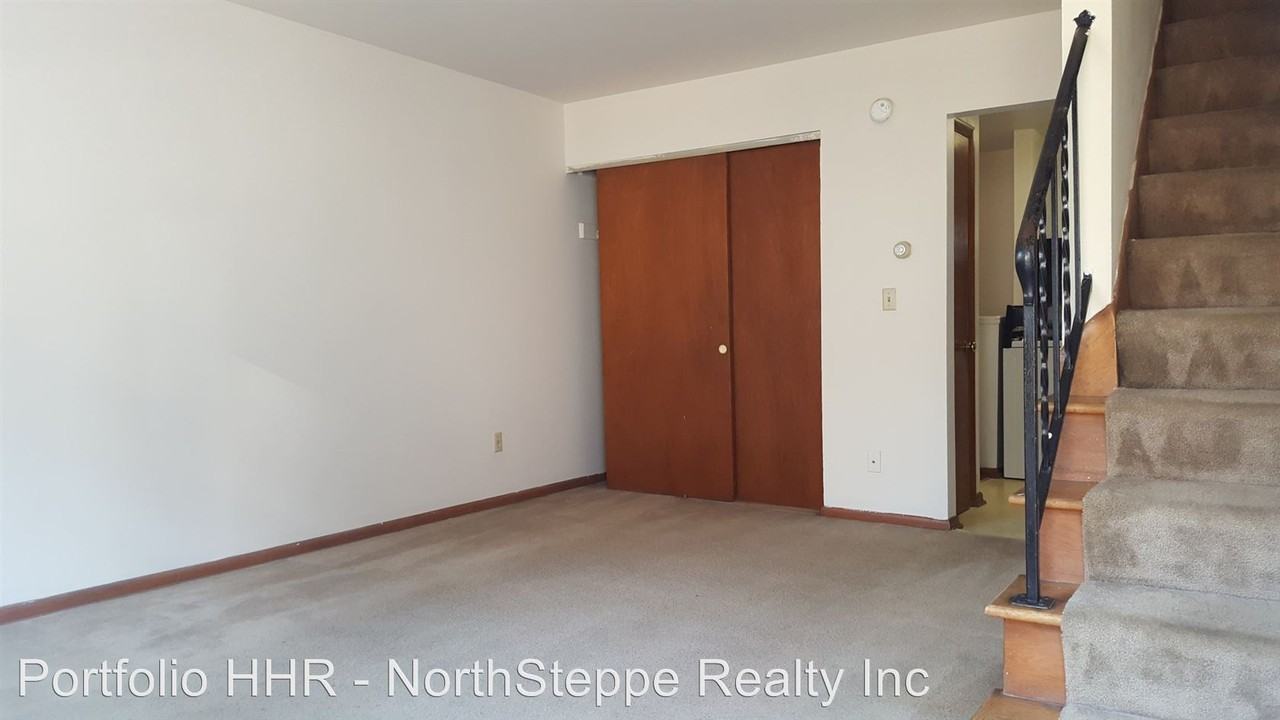 1458 Highland . - Photo 2 of 16