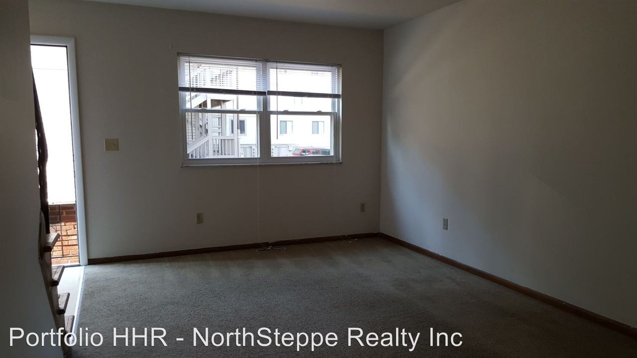 1458 Highland . - Photo 3 of 16