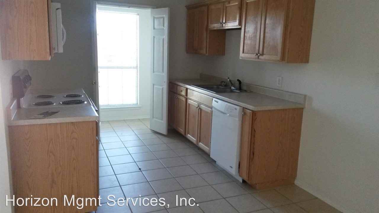 110 Collett Ct - Photo 2 of 6