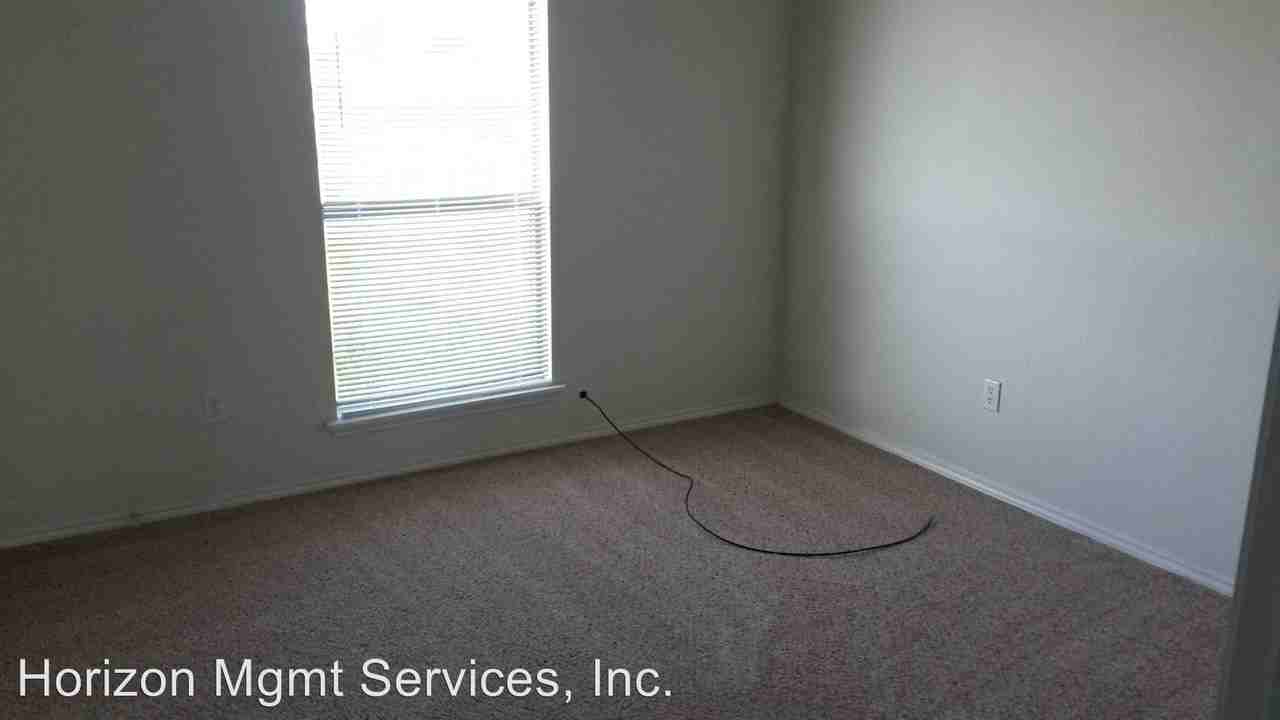 110 Collett Ct - Photo 3 of 6