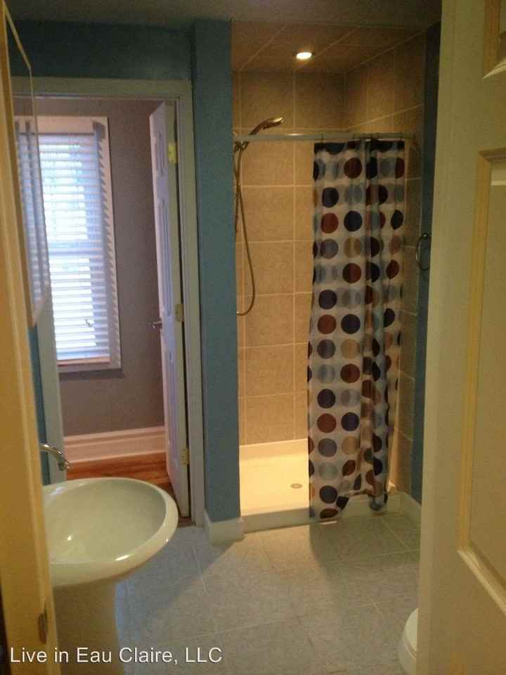 330 N Michigan St - Photo 3 of 8