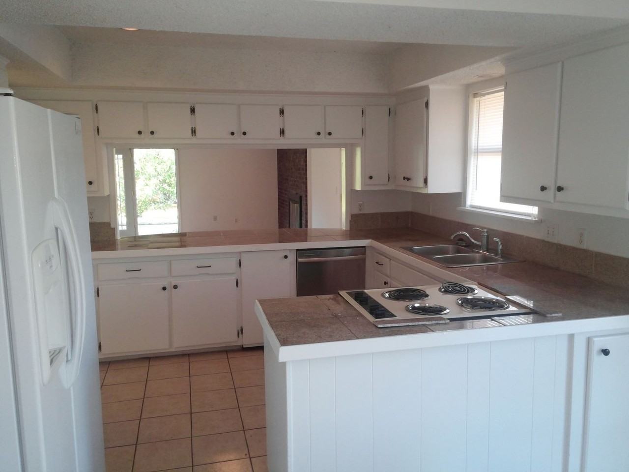 12201 N Stratford Dr - Photo 2 of 18