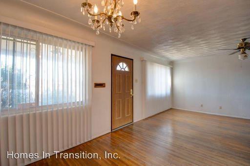 1040 San Pedro Dr SE - Photo 3 of 14