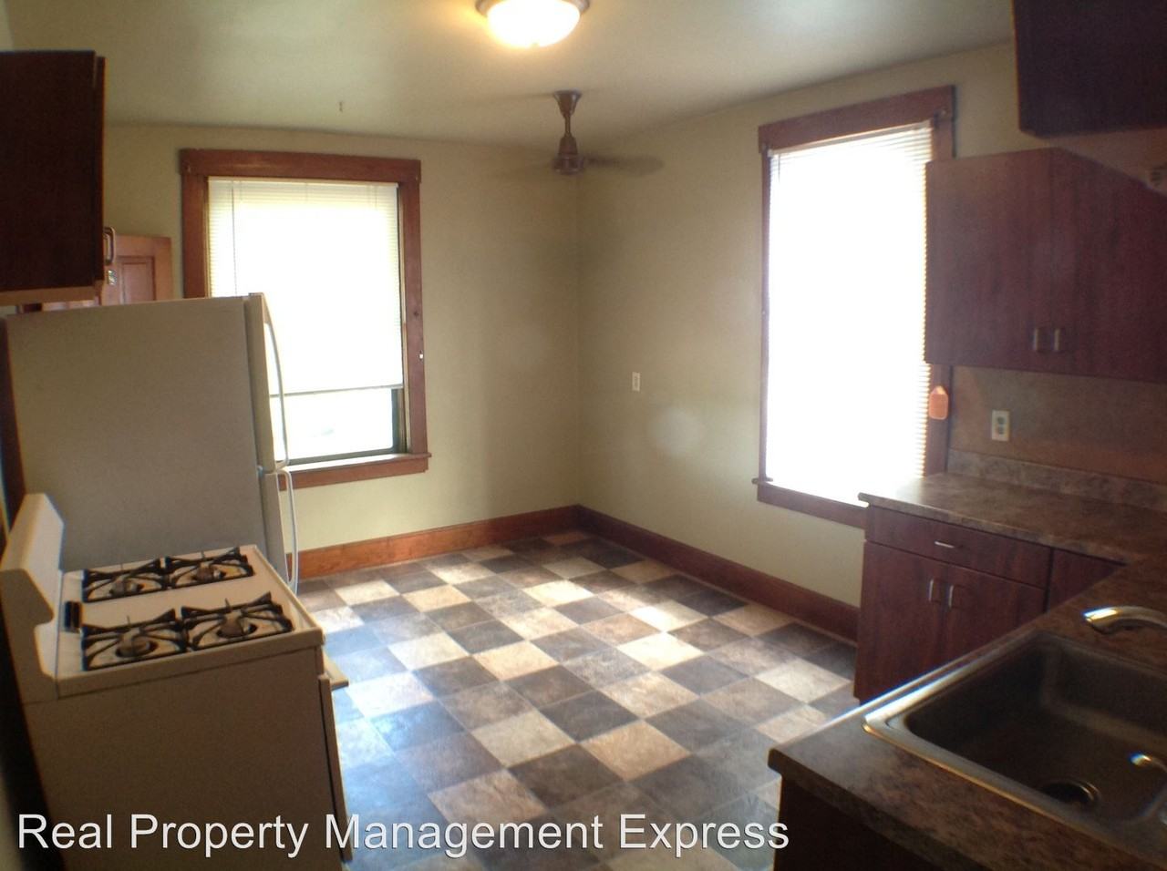 100 S Grange Ave - Photo 3 of 9