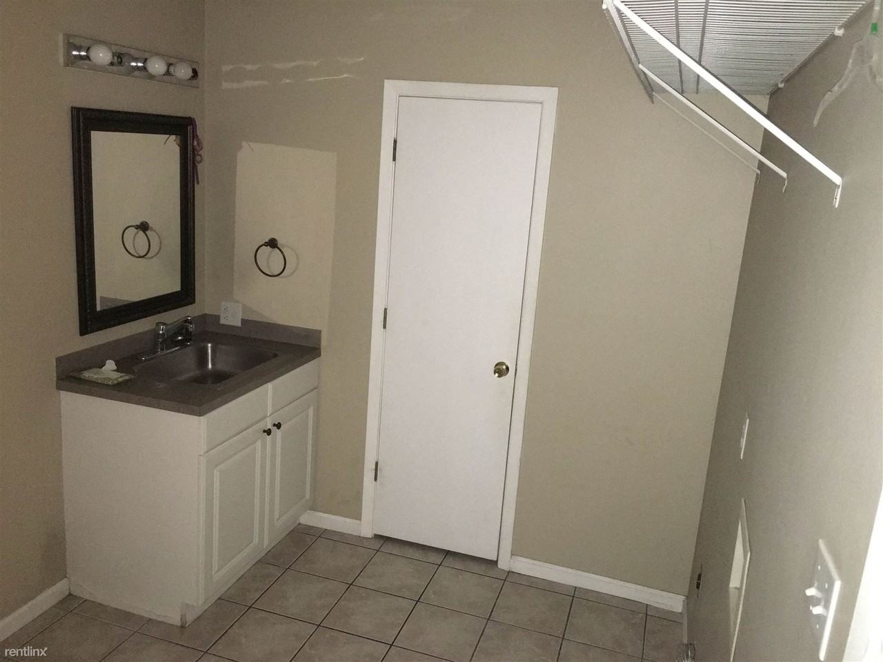 118 Mall Cir #B - Photo 3 of 11