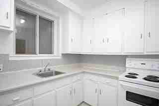 19-25 Strathcona Ave - Photo 2 of 5