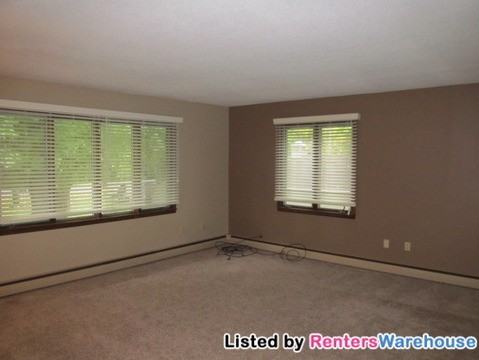 529 N Shore Dr - Photo 3 of 11