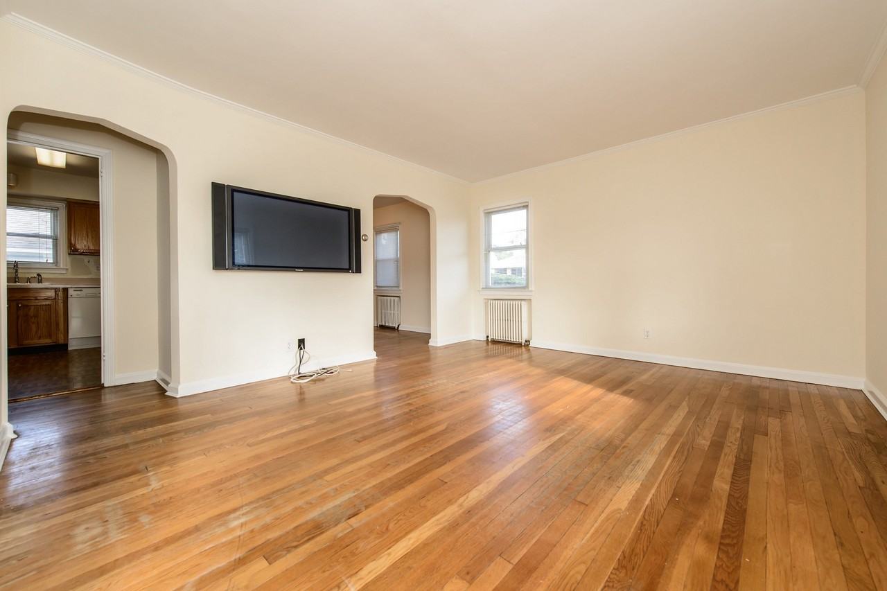 216 Silver Lake Blvd - Photo 3 of 34