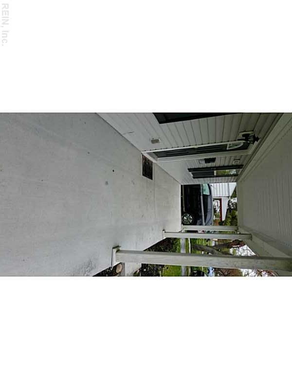 812 Johnstons Rd - Photo 2 of 18